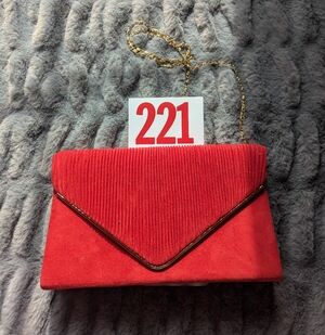 Lot 221 Women's Chic Evening Red Purse 👛 W/Gold Tone Strap